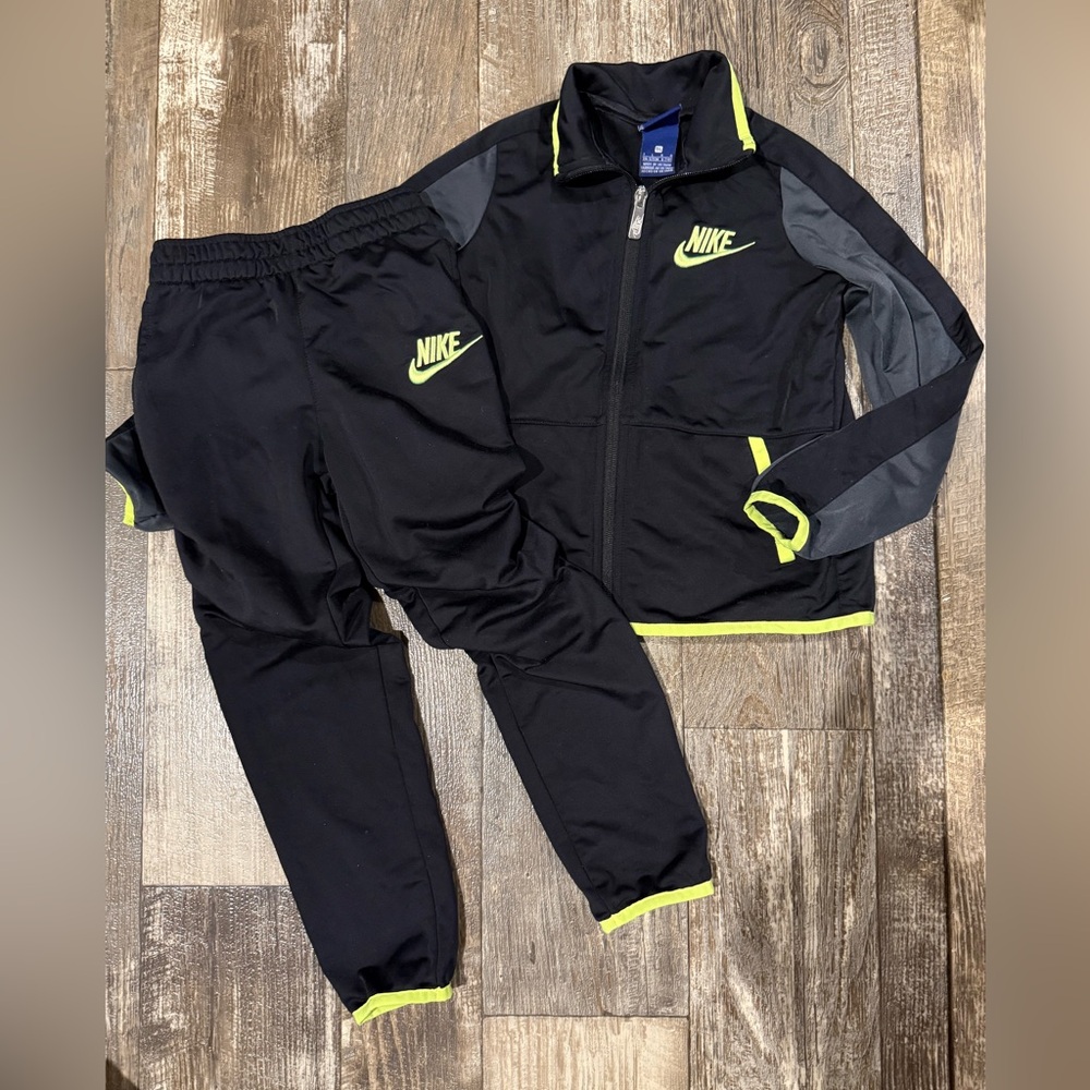 ❌ SOLD🆘‼️ Boys Nike tracksuit